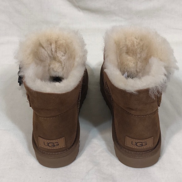NIB UGG W Bailey Button II Flower Size: 6 & 7 - Picture 6 of 8